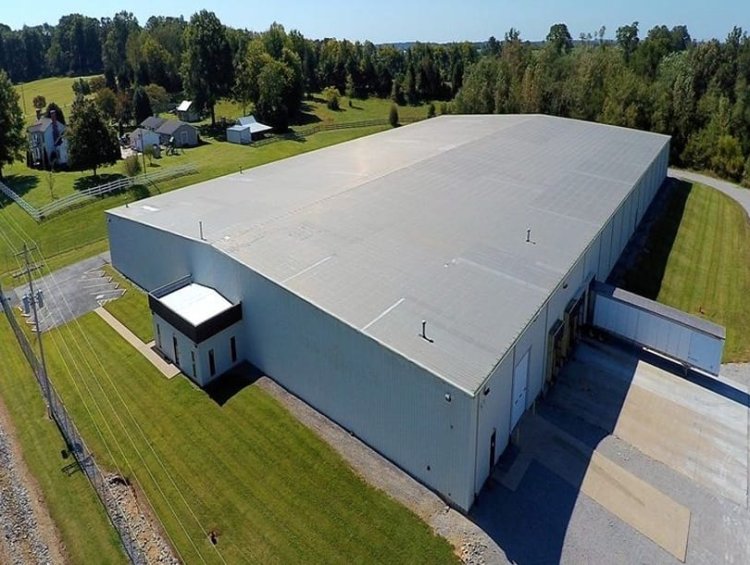 مستودع ذو هيكل فولاذي جاهز مع مكتب مدمج